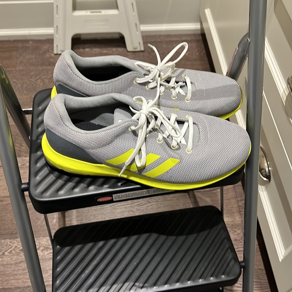 Running shoes - Picture 2 of 5